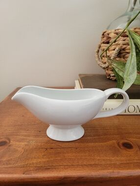 Pottery Barn Gravy Boat Great White Collection Discontinued Piece